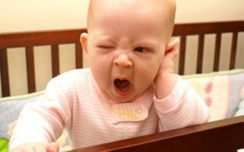幼儿经常摇头可能是中耳炎